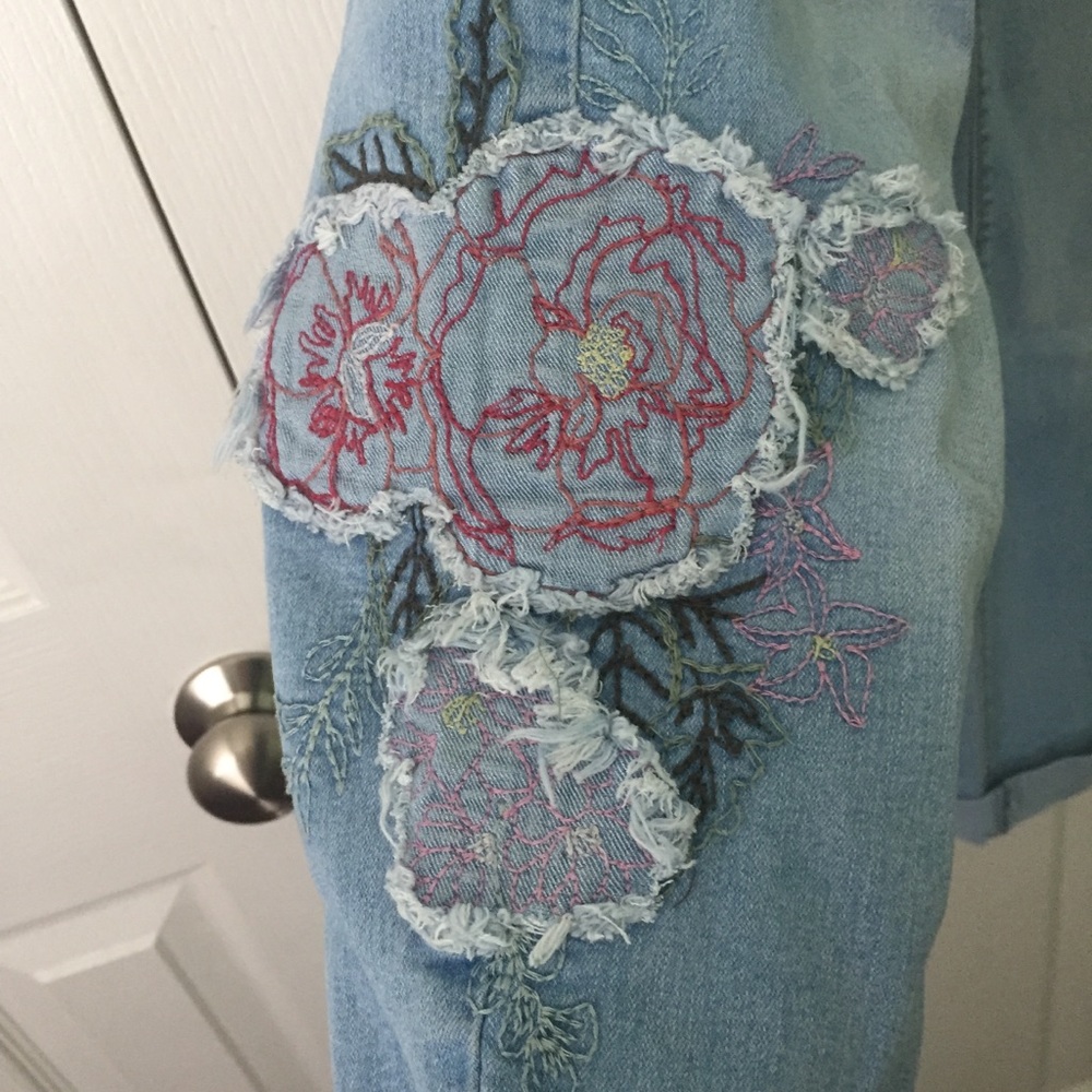 Black Daisy Floral Embroidered Straight Leg Jeans - Picture 6 of 11